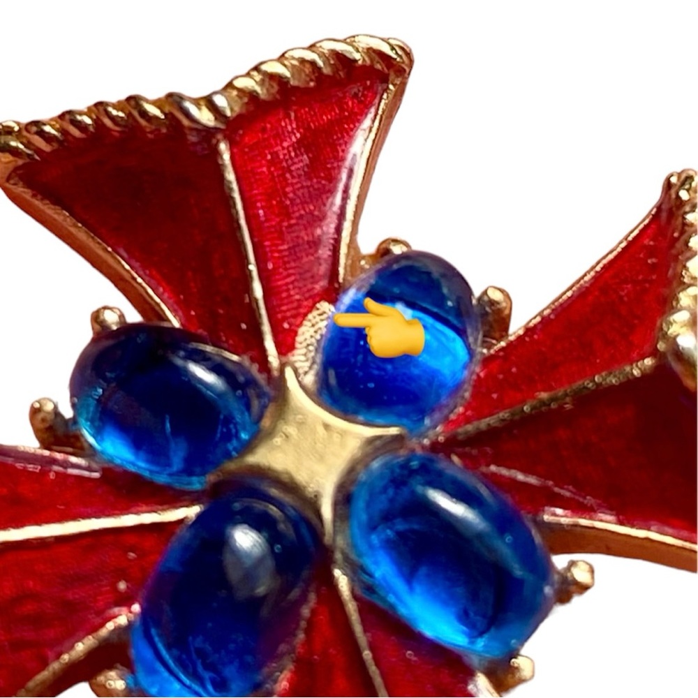 Trifari • Maltese Cross Brooch Sapphire Gripoix Cabochon Red Enamel Gold Tone - Picture 6 of 7